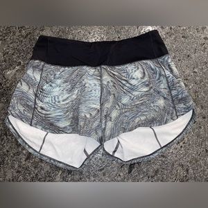 Lululemon Speed Up Mid Rise Lined Short 4" Size 6
